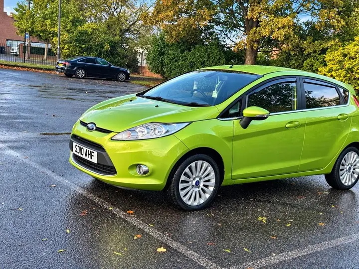 Ford Fiesta 2010 photo 2