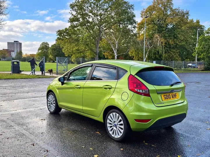 Ford Fiesta 2010 photo 3