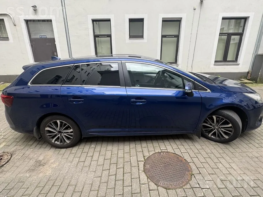 Toyota Avensis 2017 photo 2