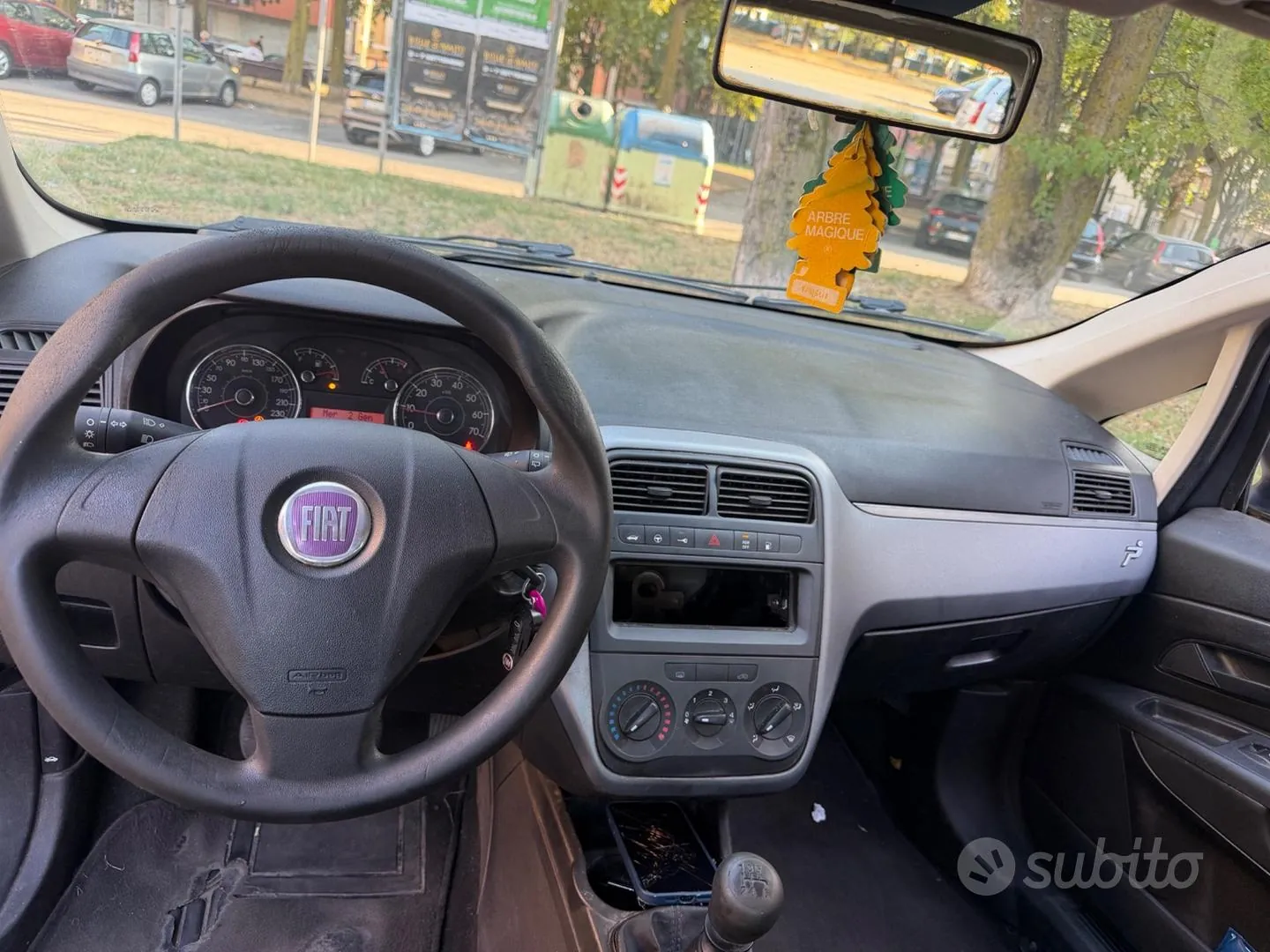 Fiat Grande Punto 2011 photo 5