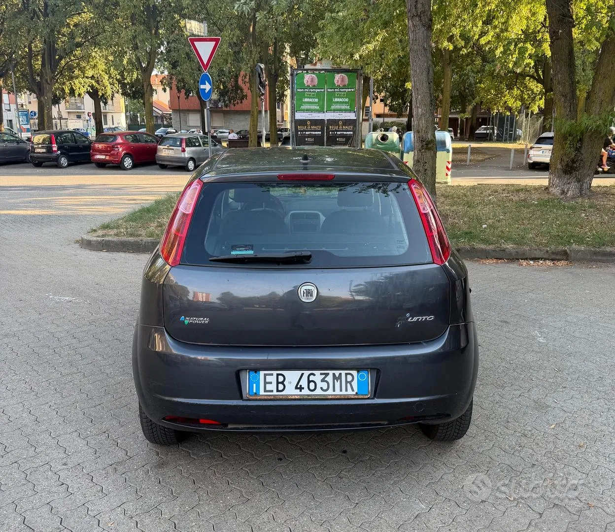 Fiat Grande Punto 2011 photo 2