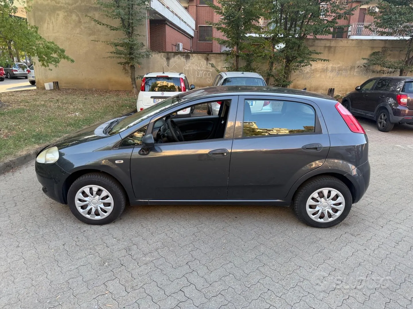 Fiat Grande Punto 2011 photo 4