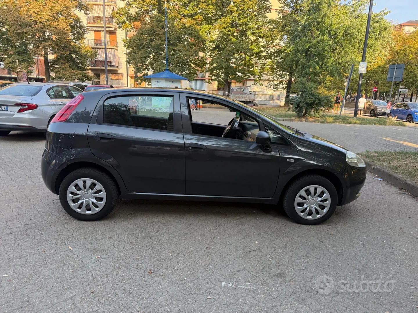 Fiat Grande Punto 2011 photo 3