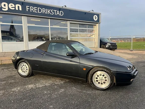 Alfa Romeo Spider 1997 photo 2