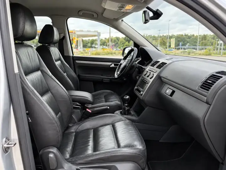 Volkswagen Touran 2008 photo 3