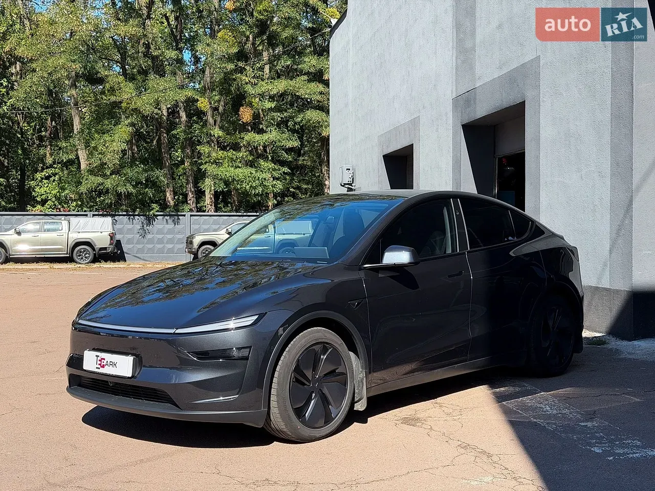 Tesla Model Y 2025 photo 4