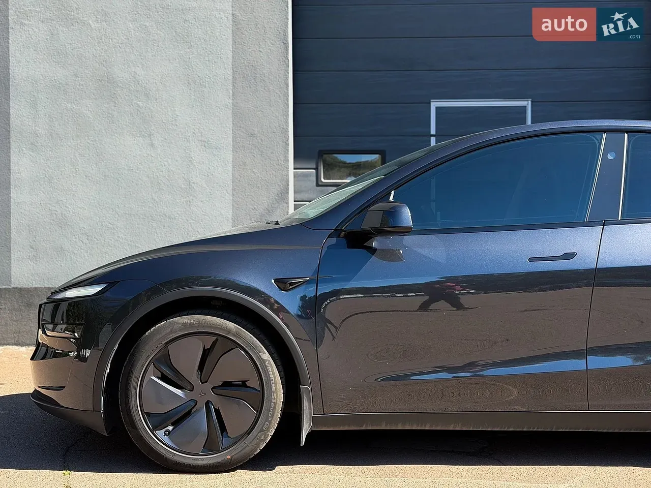 Tesla Model Y 2025 photo 5
