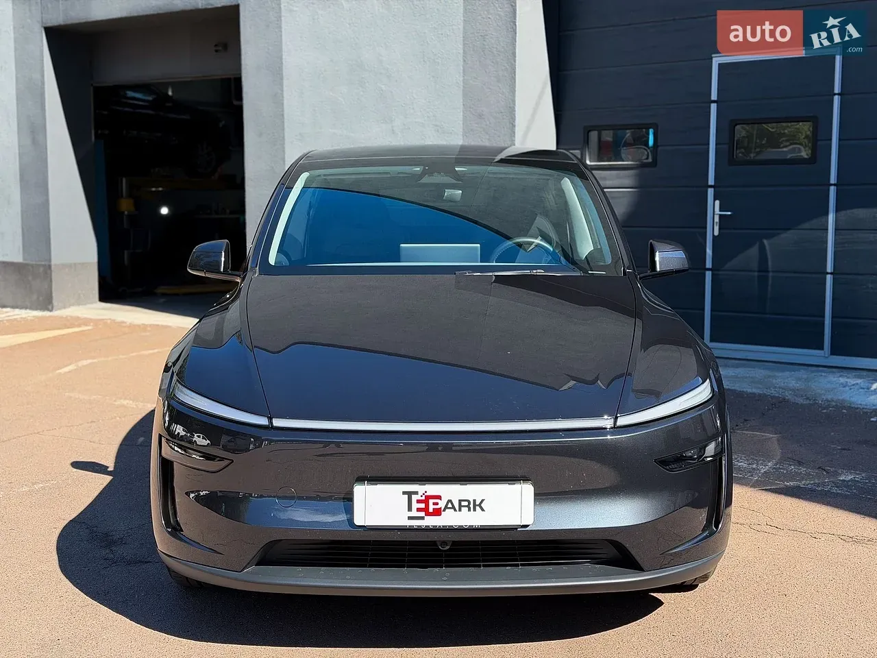 Tesla Model Y 2025 photo 3
