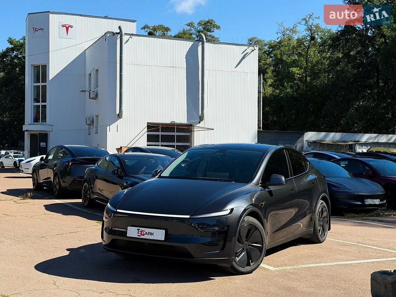 Tesla Model Y 2025 photo 2
