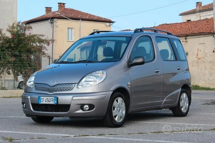 Toyota Yaris 2003 photo 2