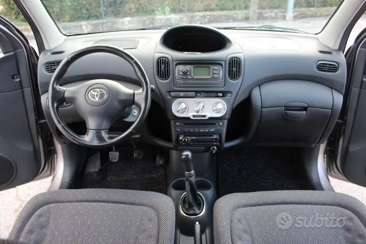 Toyota Yaris 2003 photo 3