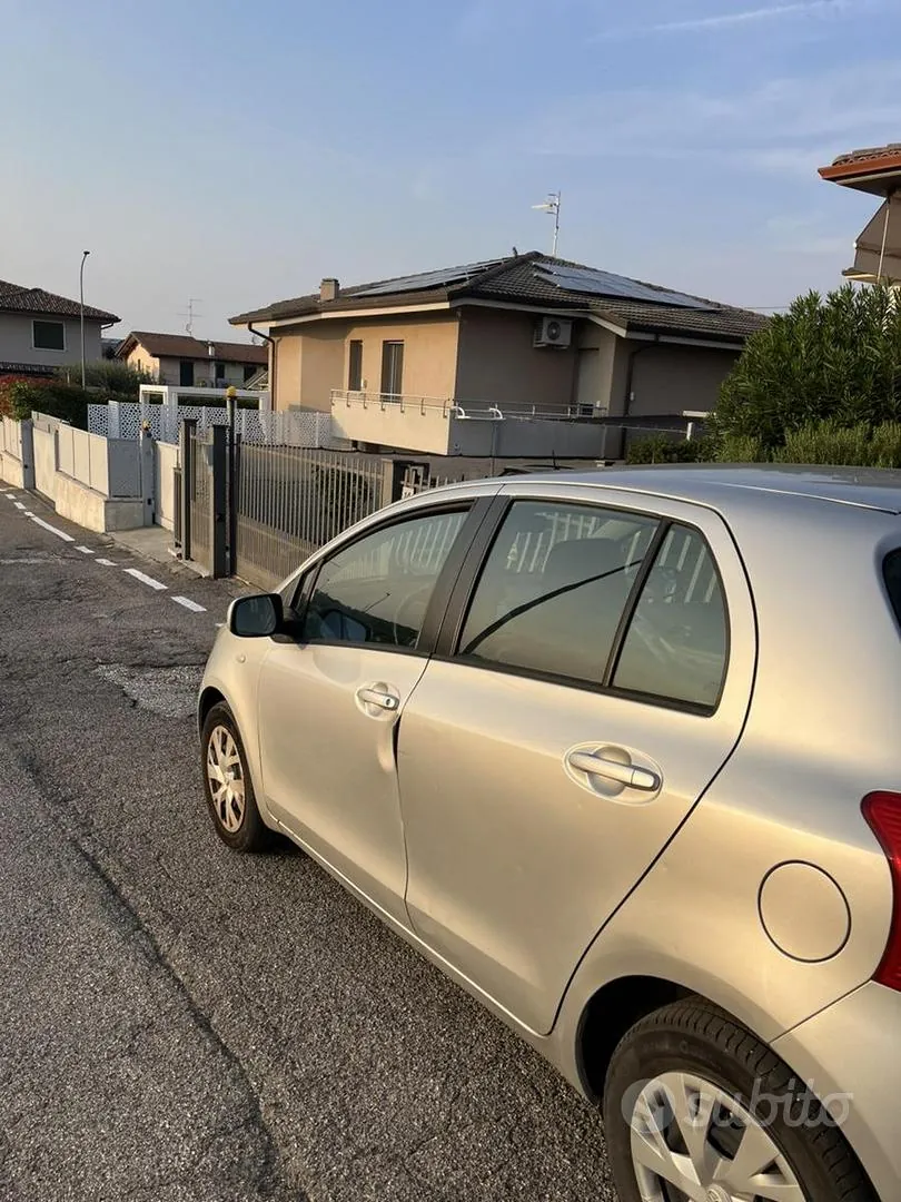 Toyota Yaris 2007 photo 2