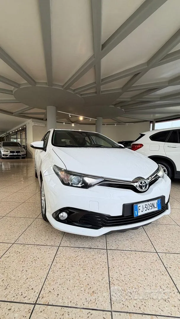 Toyota Auris 2017 photo 2