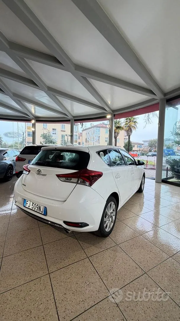 Toyota Auris 2017 photo 3