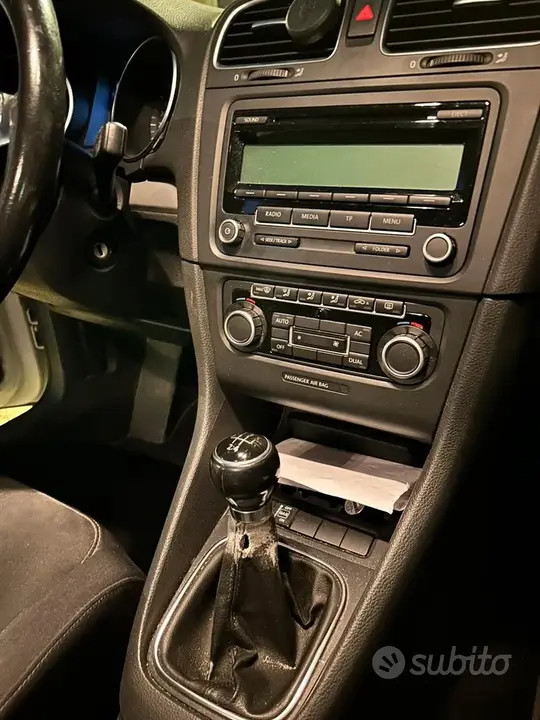 Volkswagen Golf 2010 photo 5