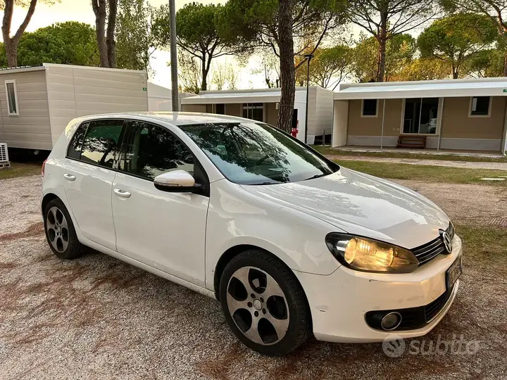 Volkswagen Golf 2010 photo 2