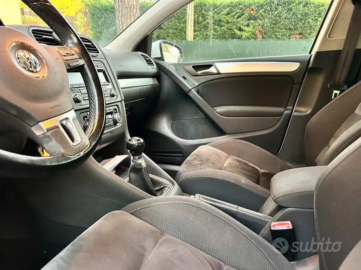 Volkswagen Golf 2010 photo 4