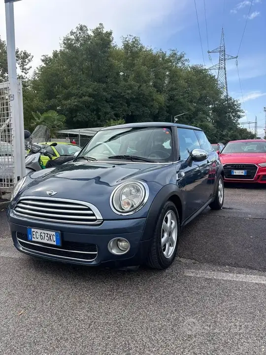 Mini One 2011 photo 2