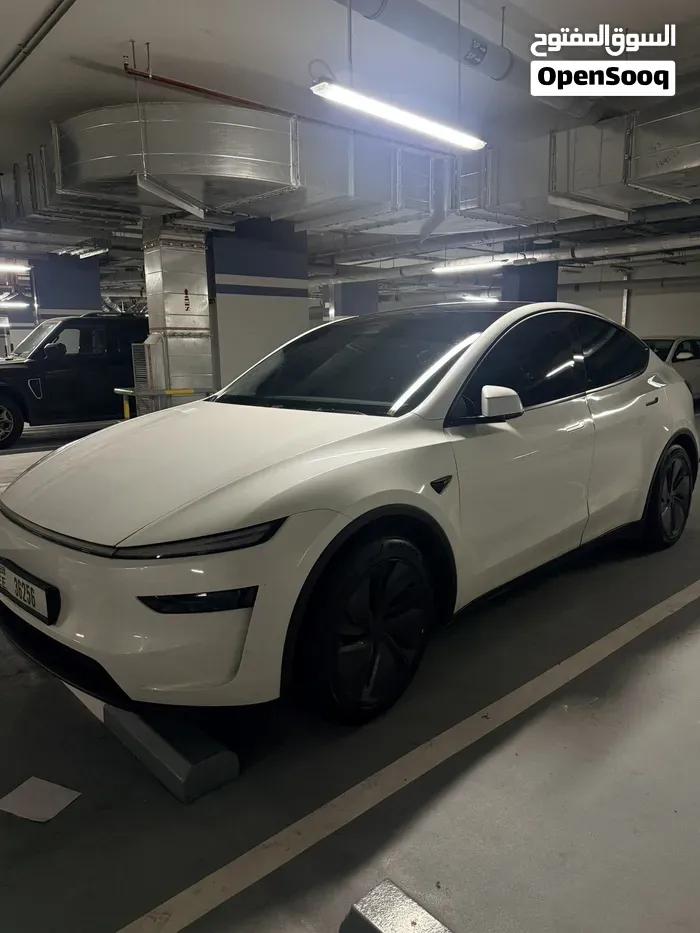 Tesla Model Y 2025 photo 2