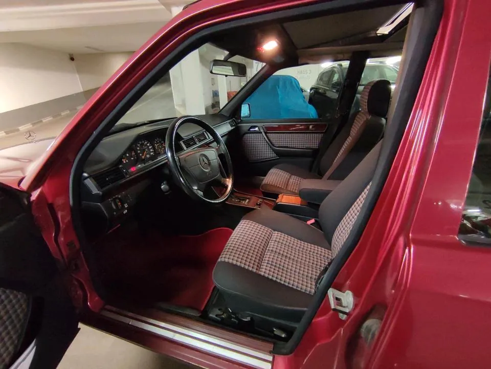 Mercedes-Benz E200