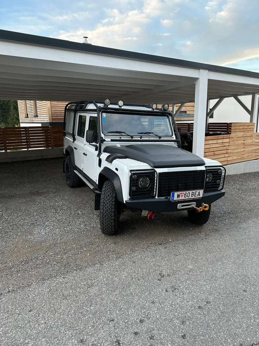 Land Rover Defender 2012 photo 3