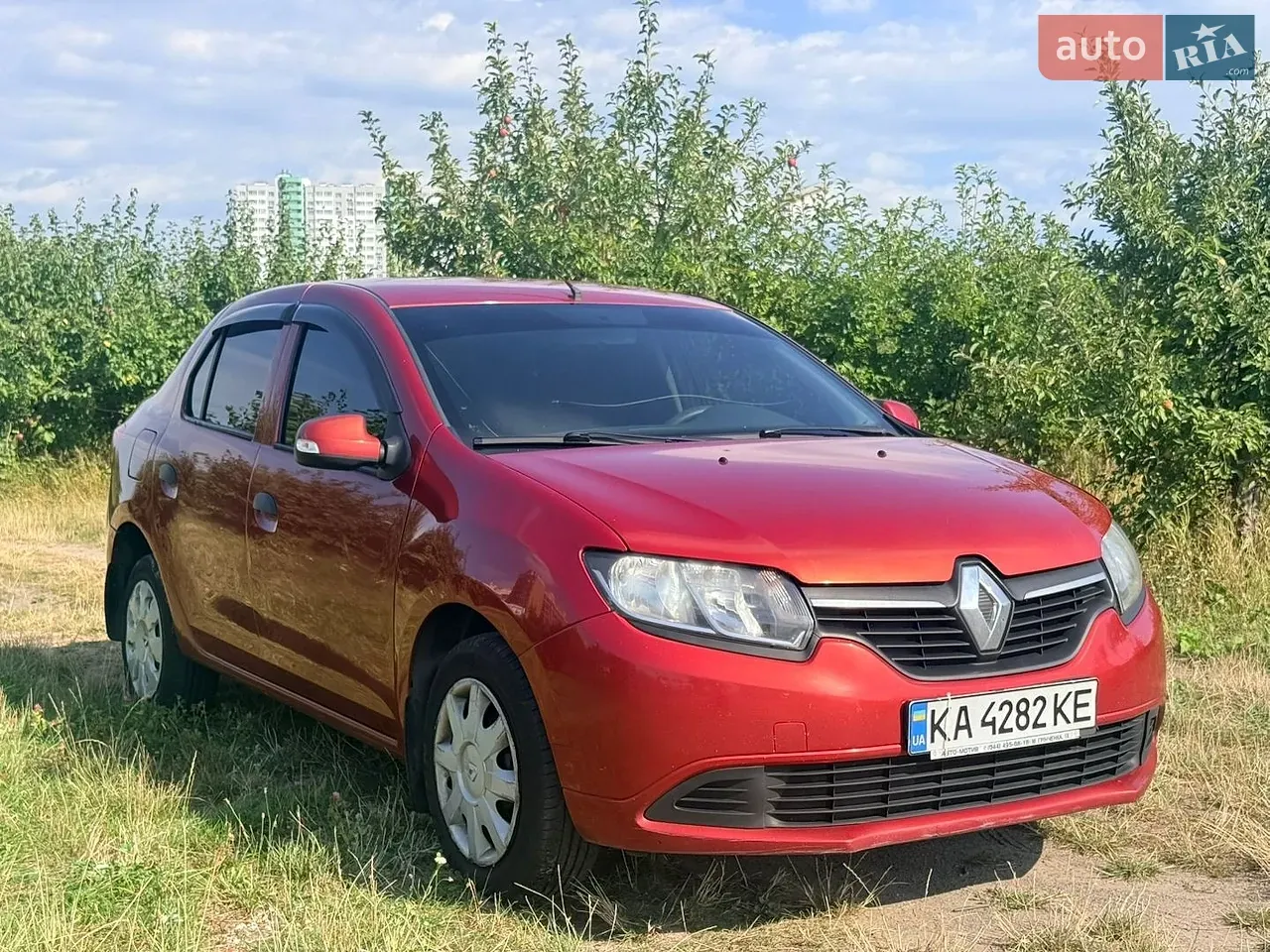 Renault Logan 2013 photo 2