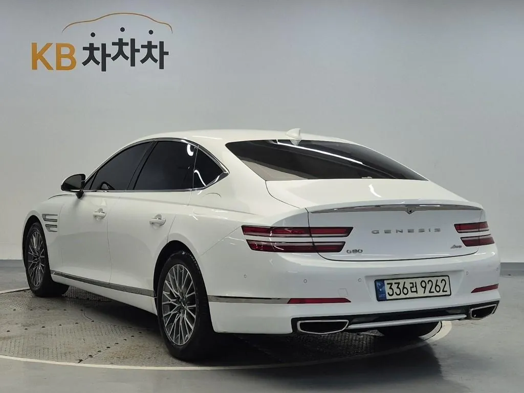 Genesis G80 2022 photo 2