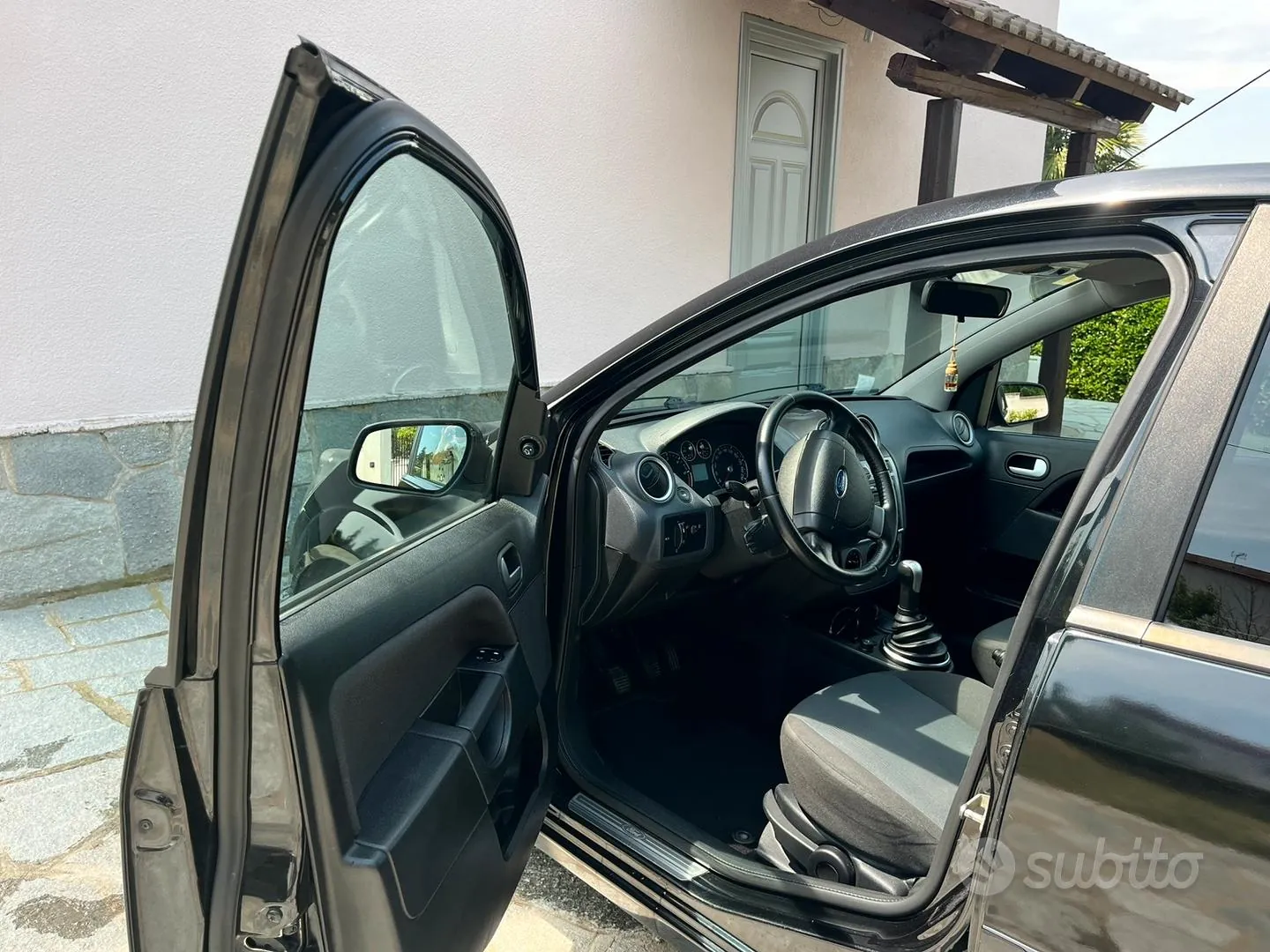 Ford Fiesta 2007 photo 2
