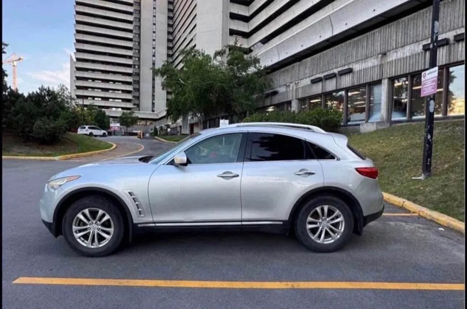 Infiniti Fx35 2010 photo 2
