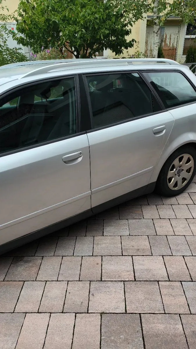 Audi A4 2004 photo 2