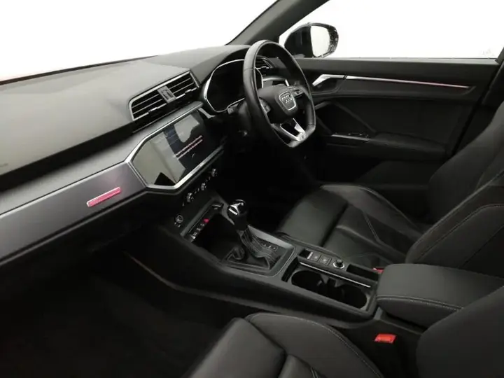 Audi Q3 2020 photo 5