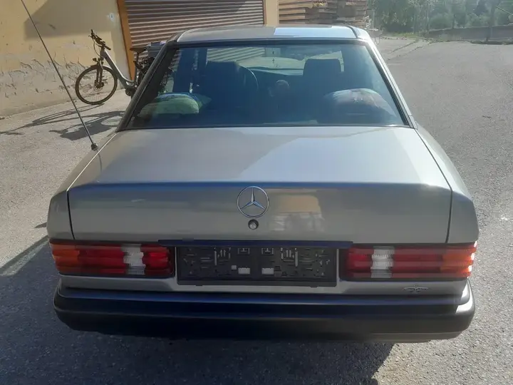 Mercedes-Benz 190 1992 photo 3