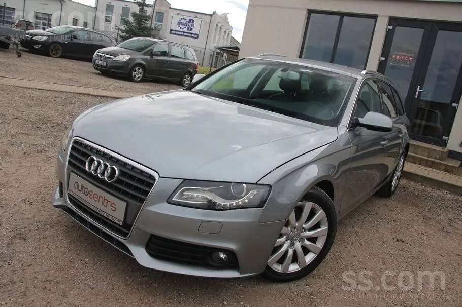 Audi A4 2011 photo 2