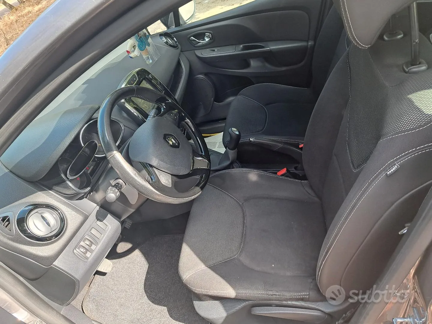 Renault Clio 2013 photo 2