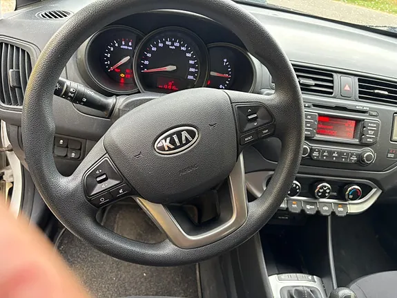 Kia Rio 2012 photo 5