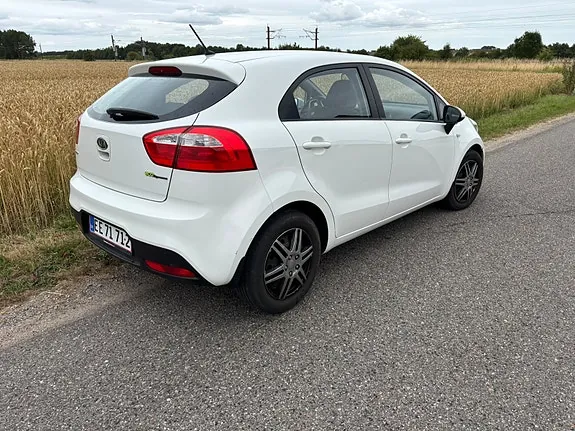 Kia Rio 2012 photo 3