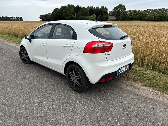 Kia Rio 2012 photo 2