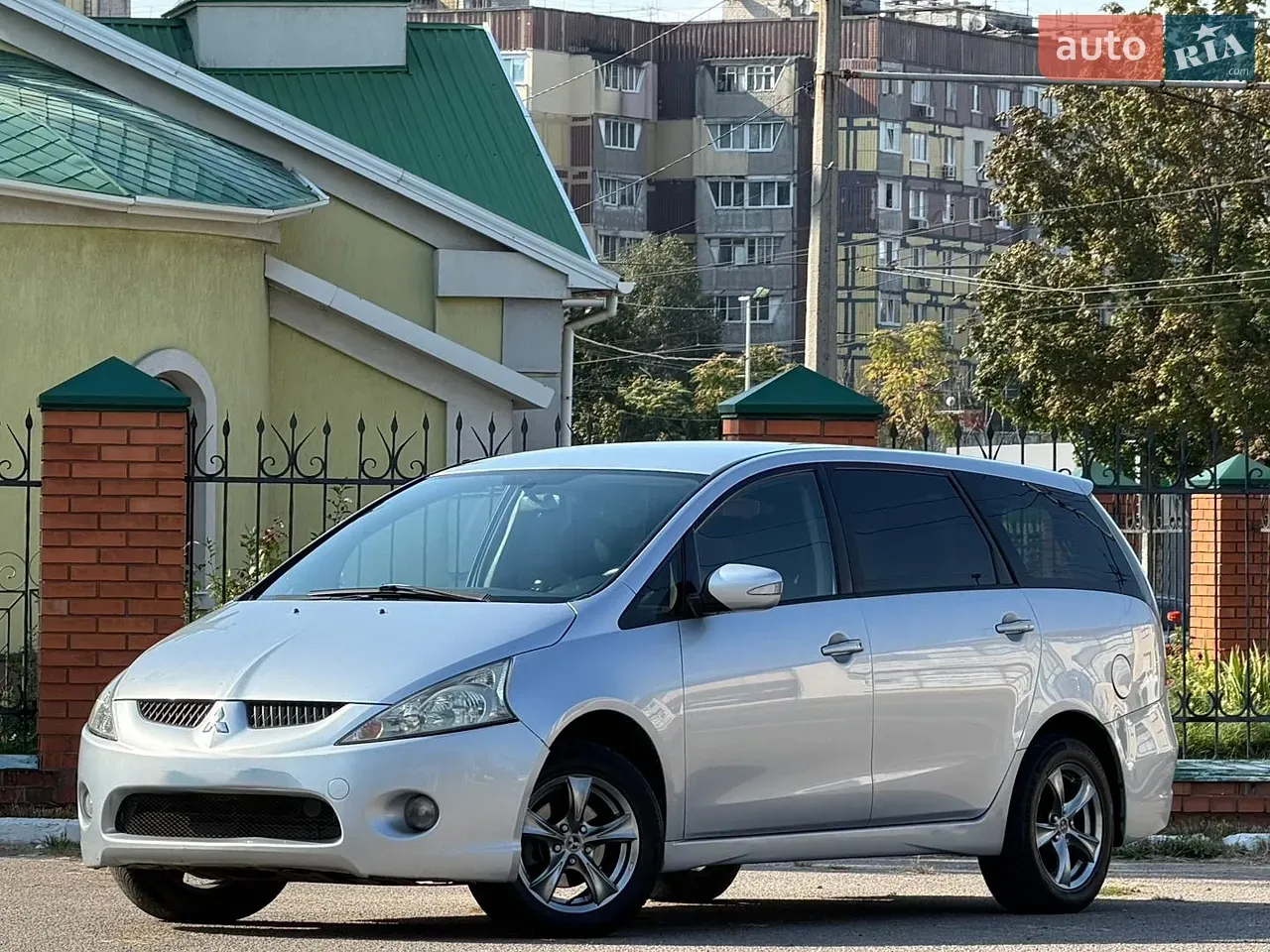 Mitsubishi Grandis 2007 photo 2
