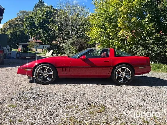 Chevrolet Corvette 1985 photo 2