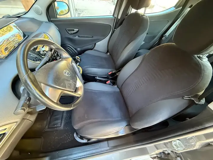 Lancia Ypsilon 2014 photo 2