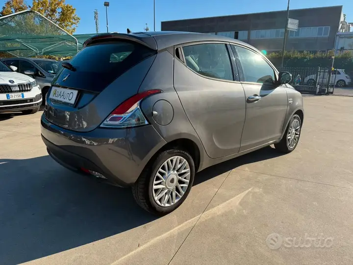 Lancia Ypsilon 2014 photo 3