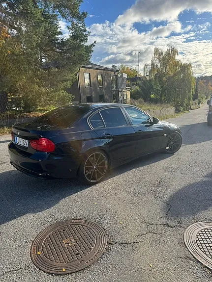 BMW 318D 2010 photo 2
