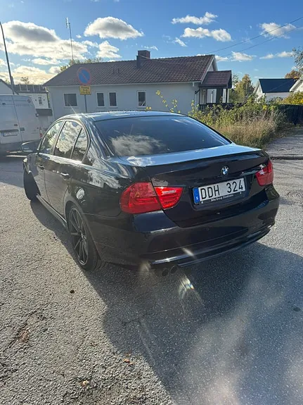 BMW 318D 2010 photo 3