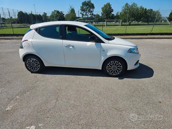 Lancia Ypsilon 2016 photo 3