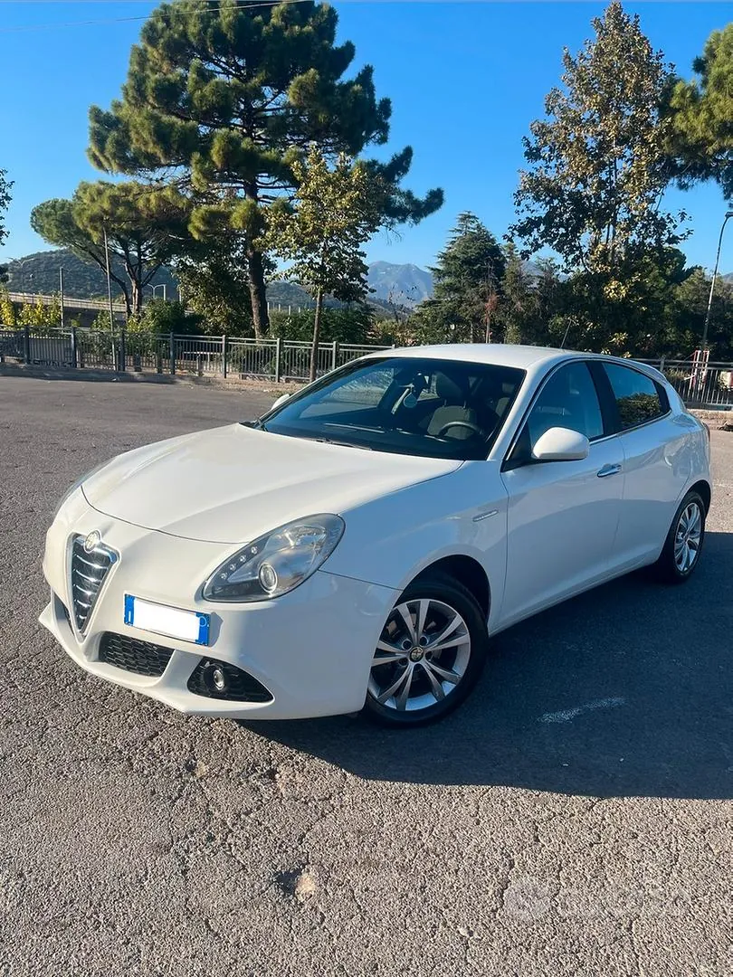 Alfa Romeo Giulietta 2012 photo 2