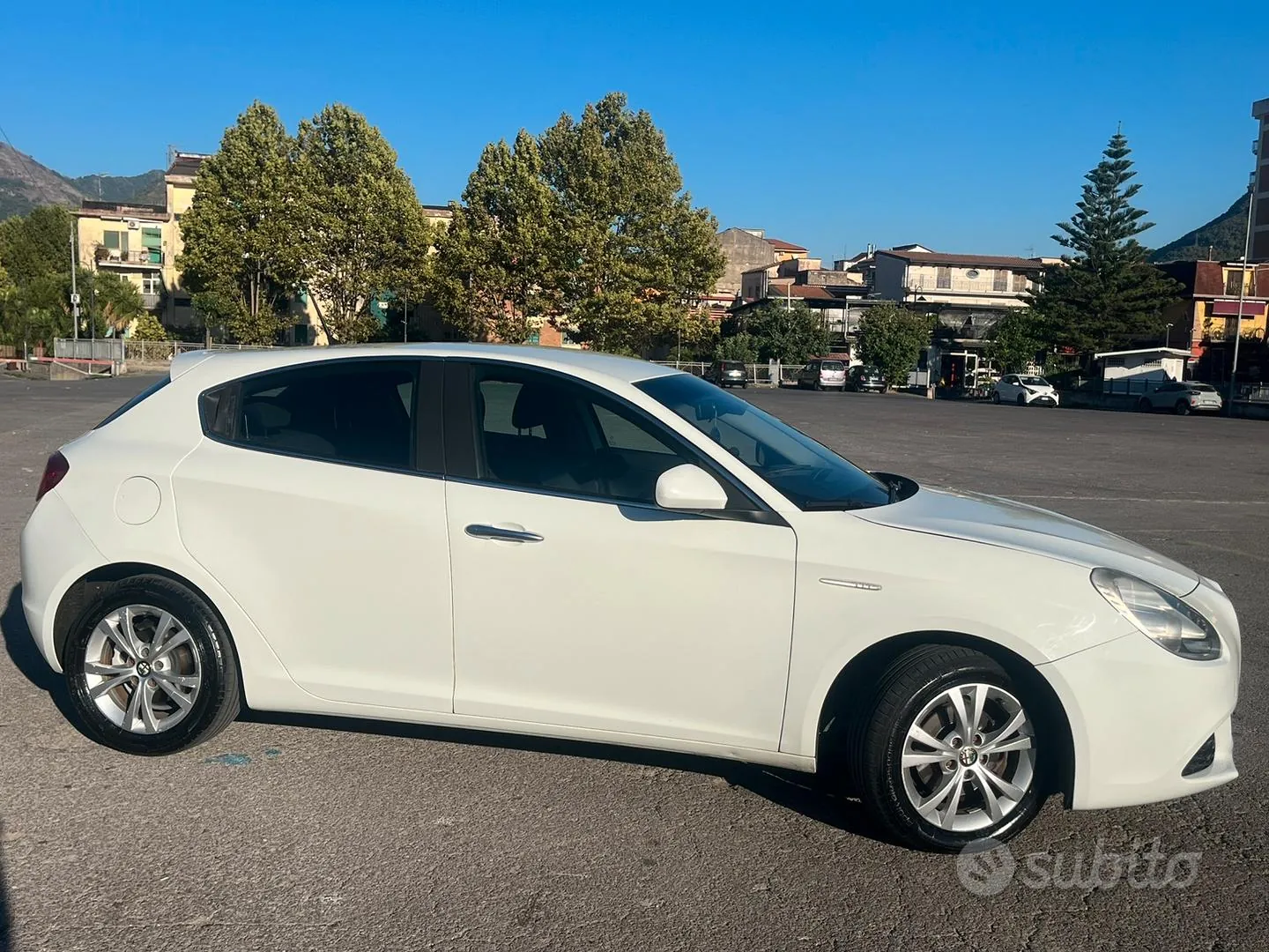 Alfa Romeo Giulietta 2012 photo 4
