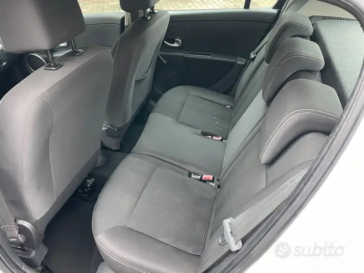 Renault Clio 2010 photo 5