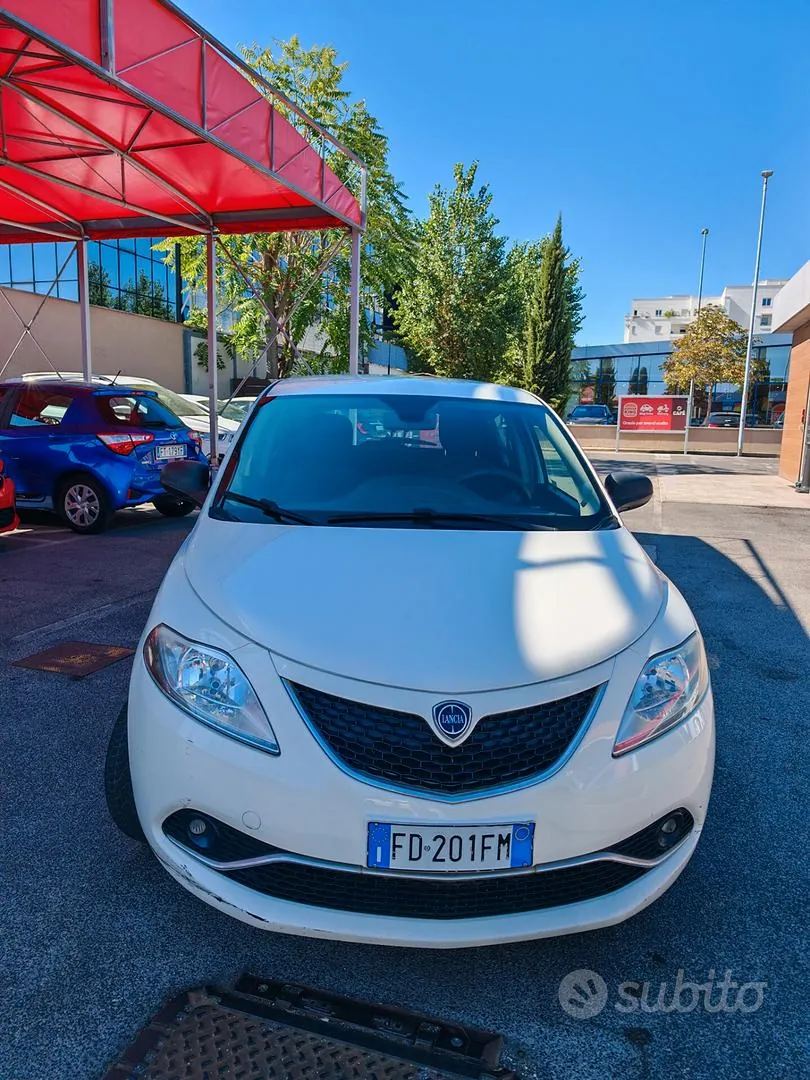 Lancia Ypsilon
