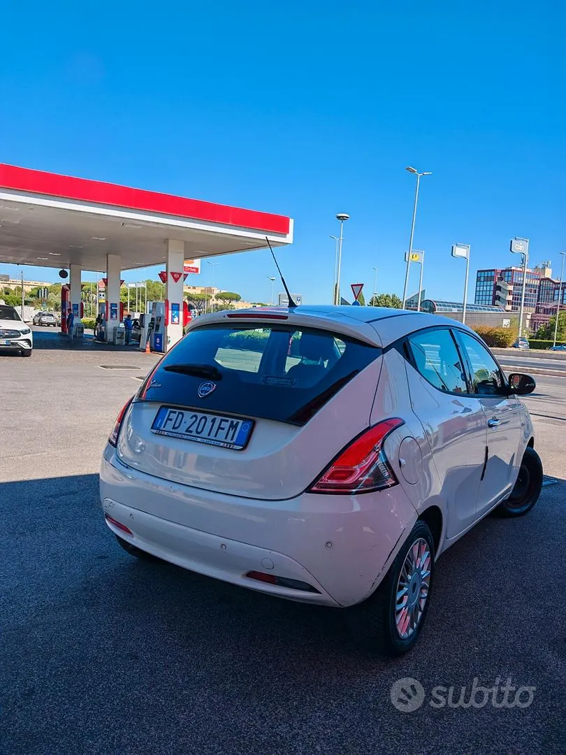 Lancia Ypsilon 2016 photo 4
