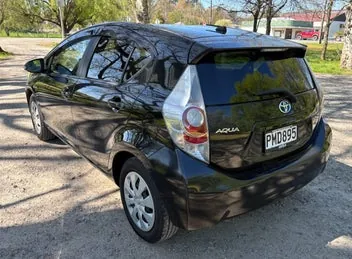 Toyota Aqua 2013 photo 3